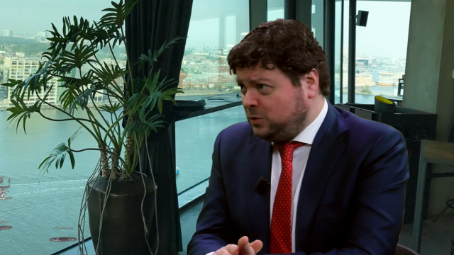 Amstelpolis: De verkiezingen. Kemal Rijken in gesprek met Tiers Bakker (SP)