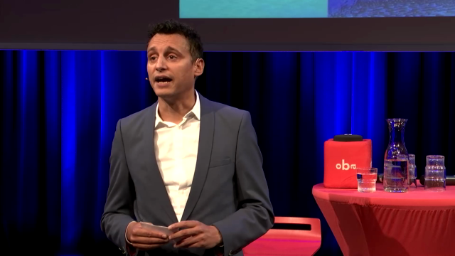 De Staat van het Internet 2022:  Operatie Opnieuw Opstarten. Waag steekt jaarlijks de peilstok in het internet met een lezing en gesprek.