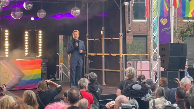 Een feestelijk afscheid van Erwin Olaf. Woensdag 27 september was de uitvaart van Erwin Olaf.