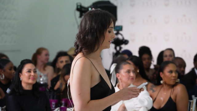 Isis Fashion Awards 2024 - Een Unieke Modeshow voor Accessoire Ontwerpers